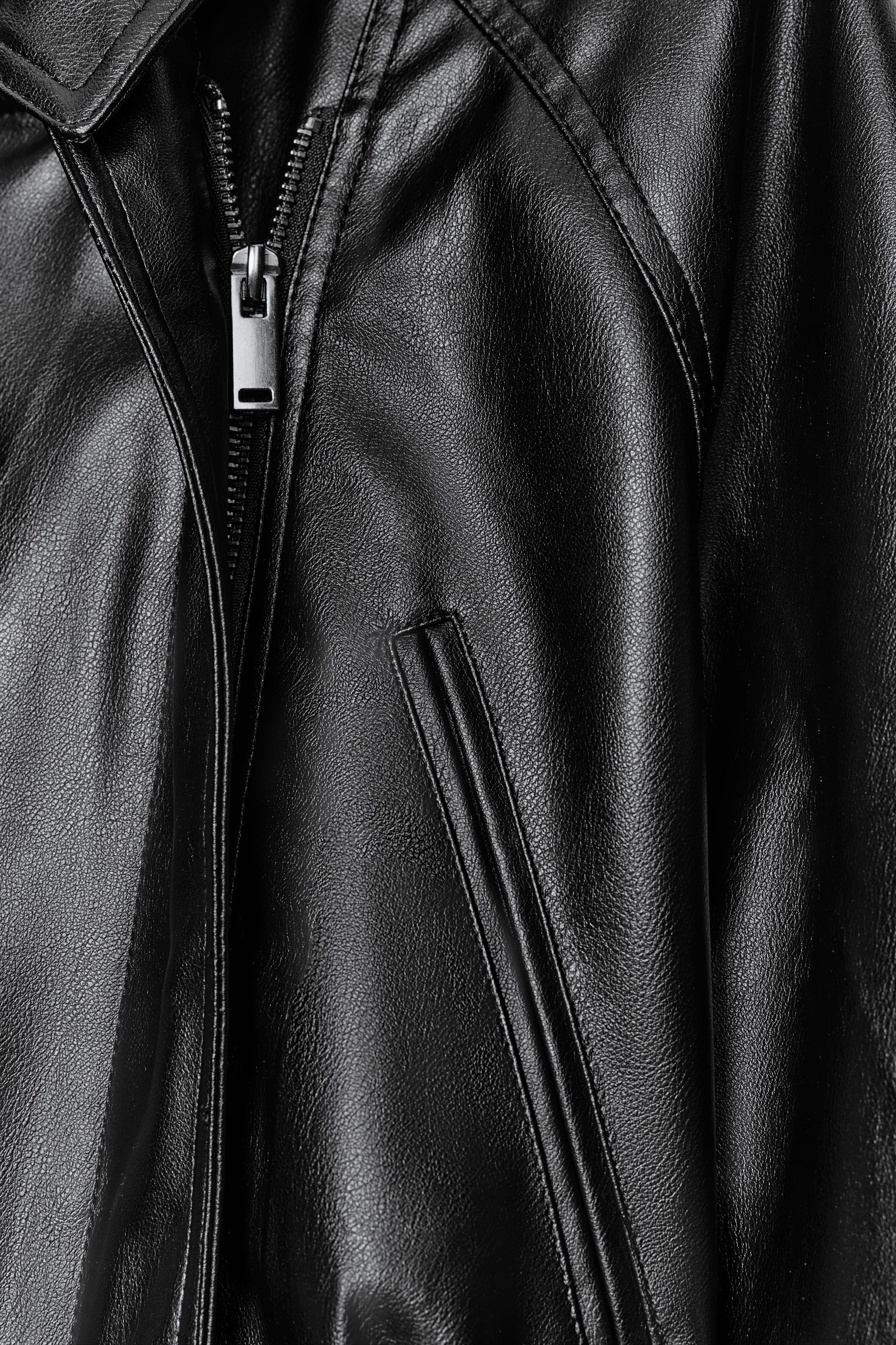 VESTE EN MATIÈRE SYNTHÉTIQUE AVEC CEINTURE